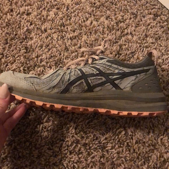 ASICS running shoes - Picture 7 of 12